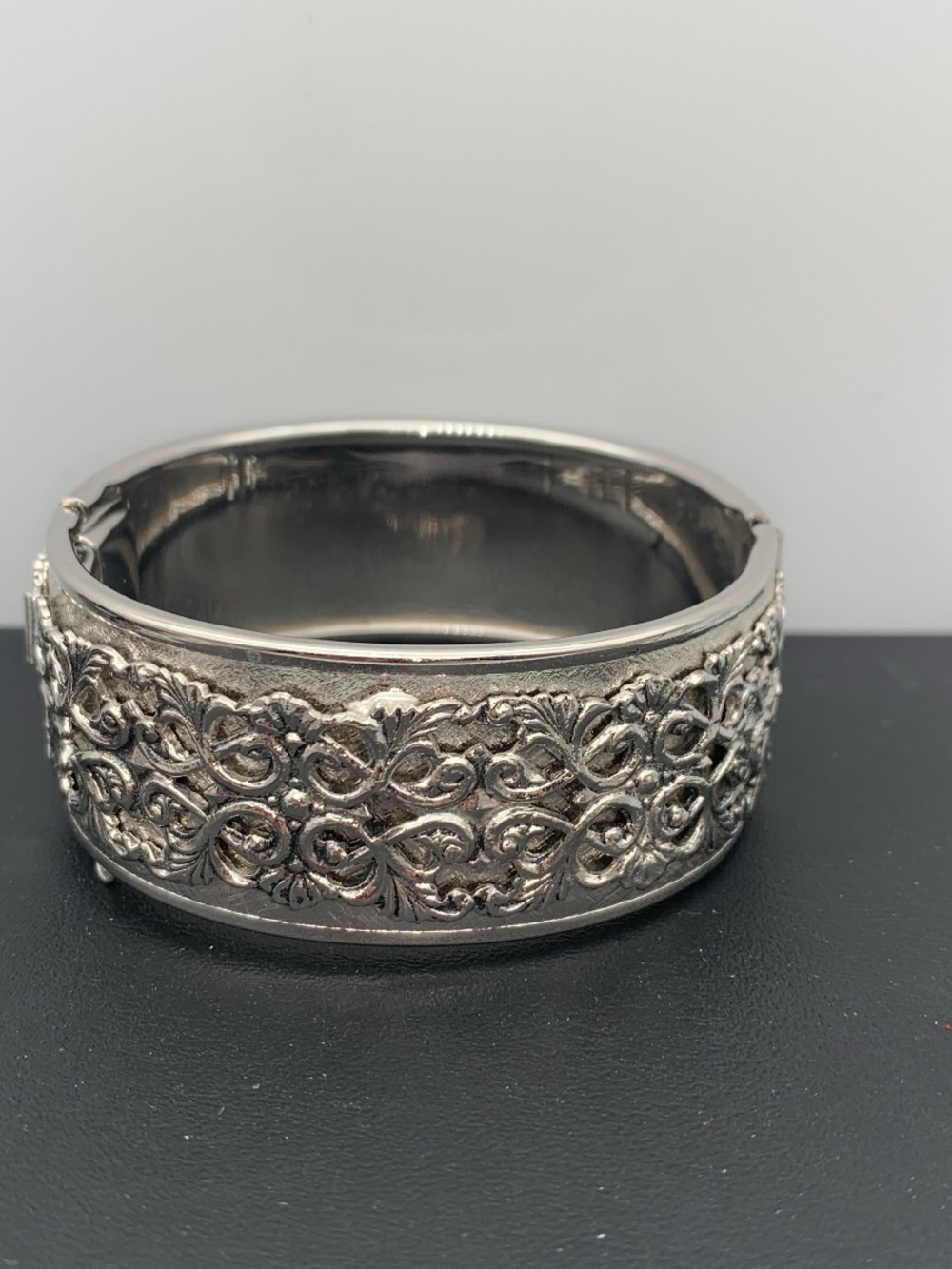 Vintage Ornate Silver-Tone Women's Bangle Bracelet needs safety chain